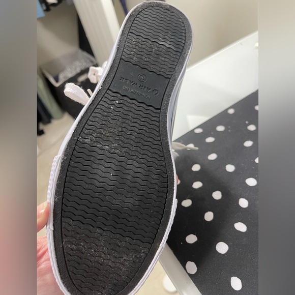 Air walk gold shoes. Very good condition. Size 10 in women’s - Picture 4 of 4